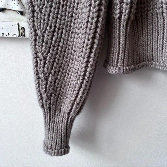 H&M Women’s Minimalist Scandi Girl Brown Turtlneck Sweater Size M - Picture 6 of 9